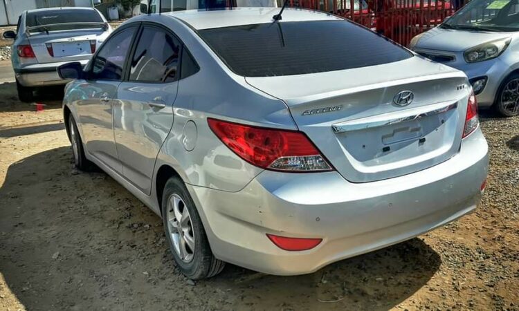 سيارة هيونداي اكسنت 2012 حالة الوكاله 1 alanat.net634b23a7cc06c